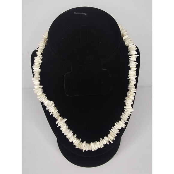 PUKA SHELL Chip NECKLACE Ivory Surfer Ocean Beach Costume Jewelry Vintage Gift - Picture 1 of 4